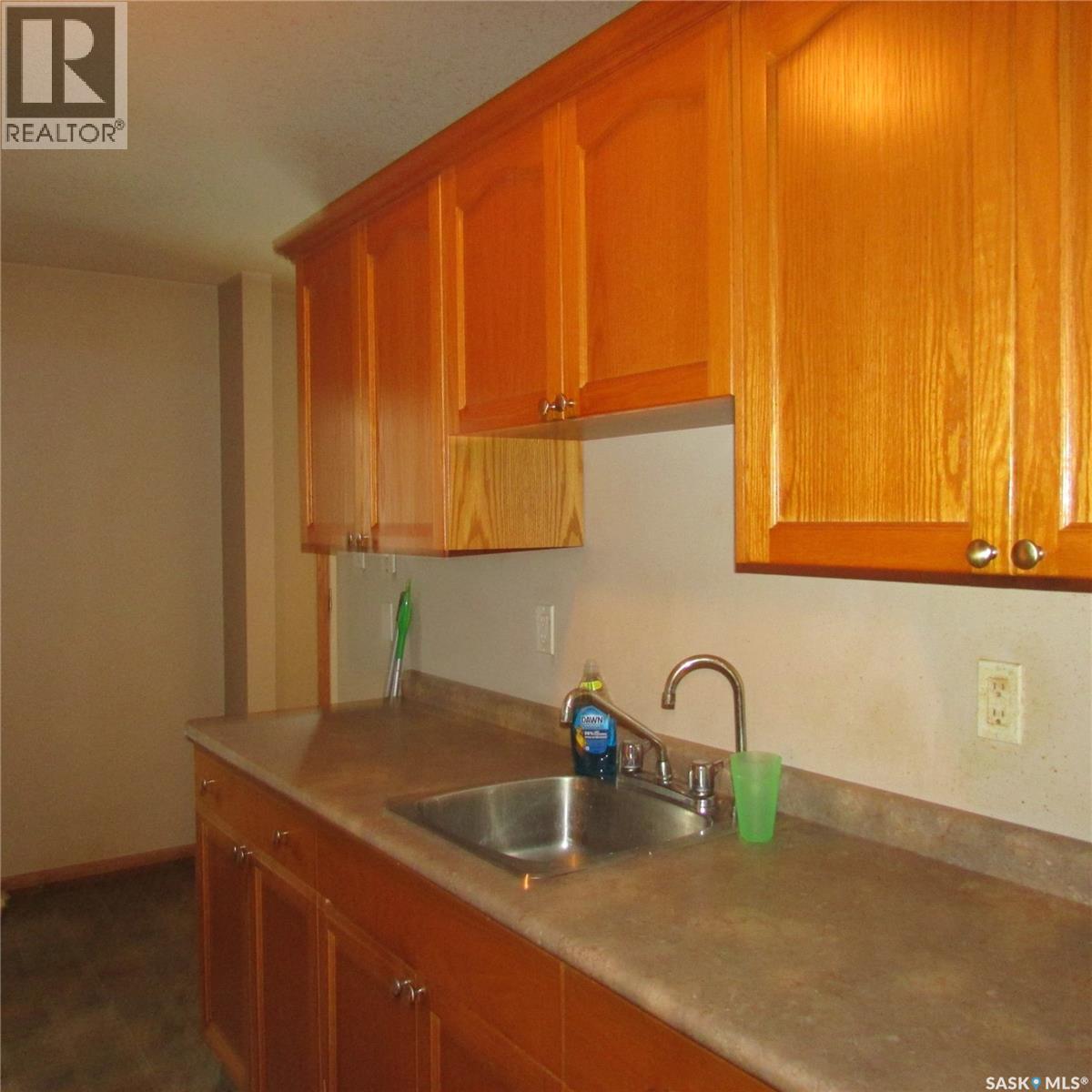 123 Bentley Drive, Regina, SK - Indoor Photo Showing Kitchen