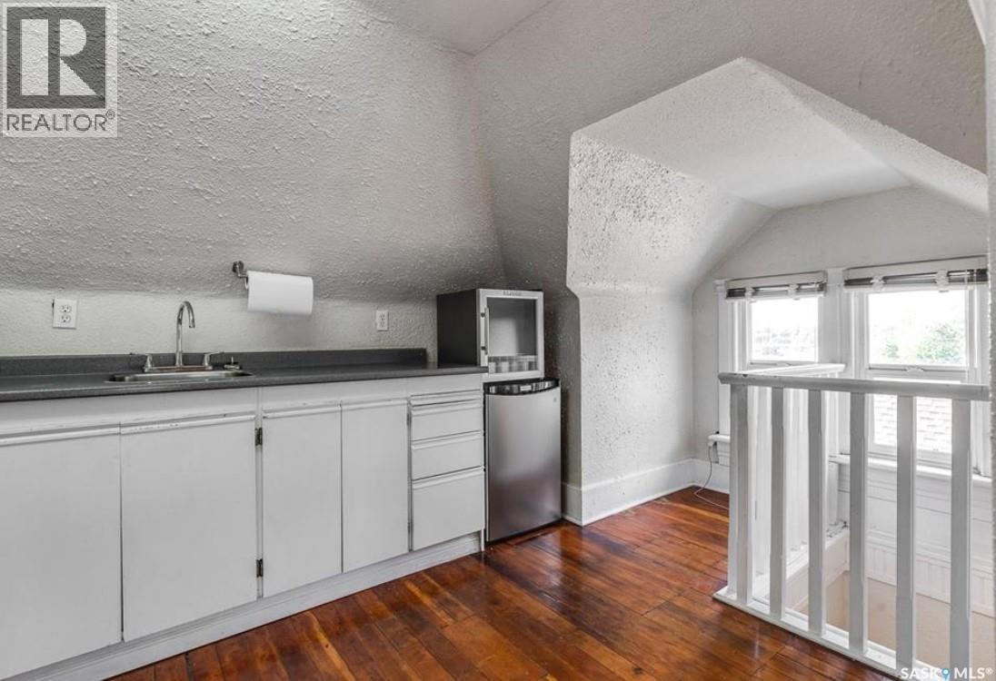 217 H Avenue S, Saskatoon, SK - Indoor