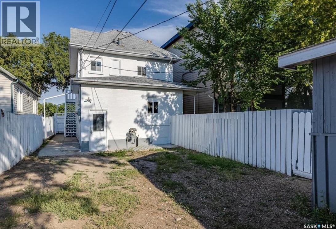 217 H Avenue S, Saskatoon, SK - Outdoor