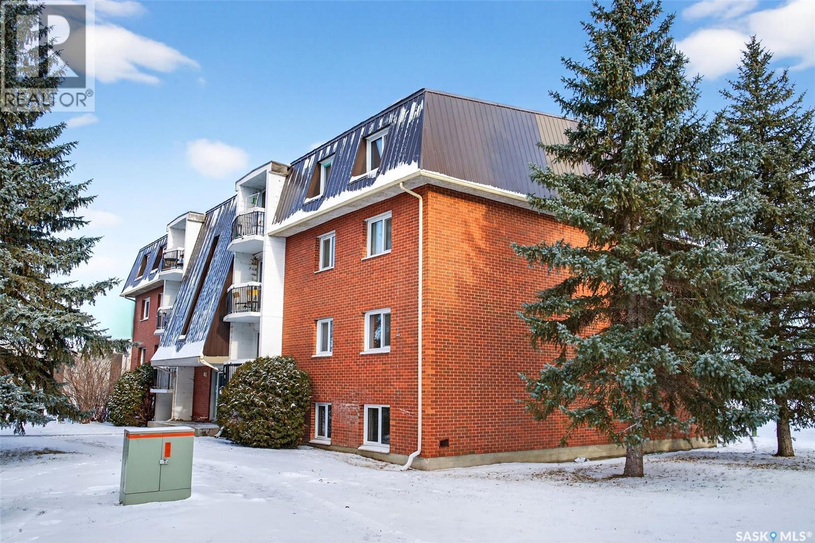 11 23 Centennial Street, Regina, SK - Outdoor