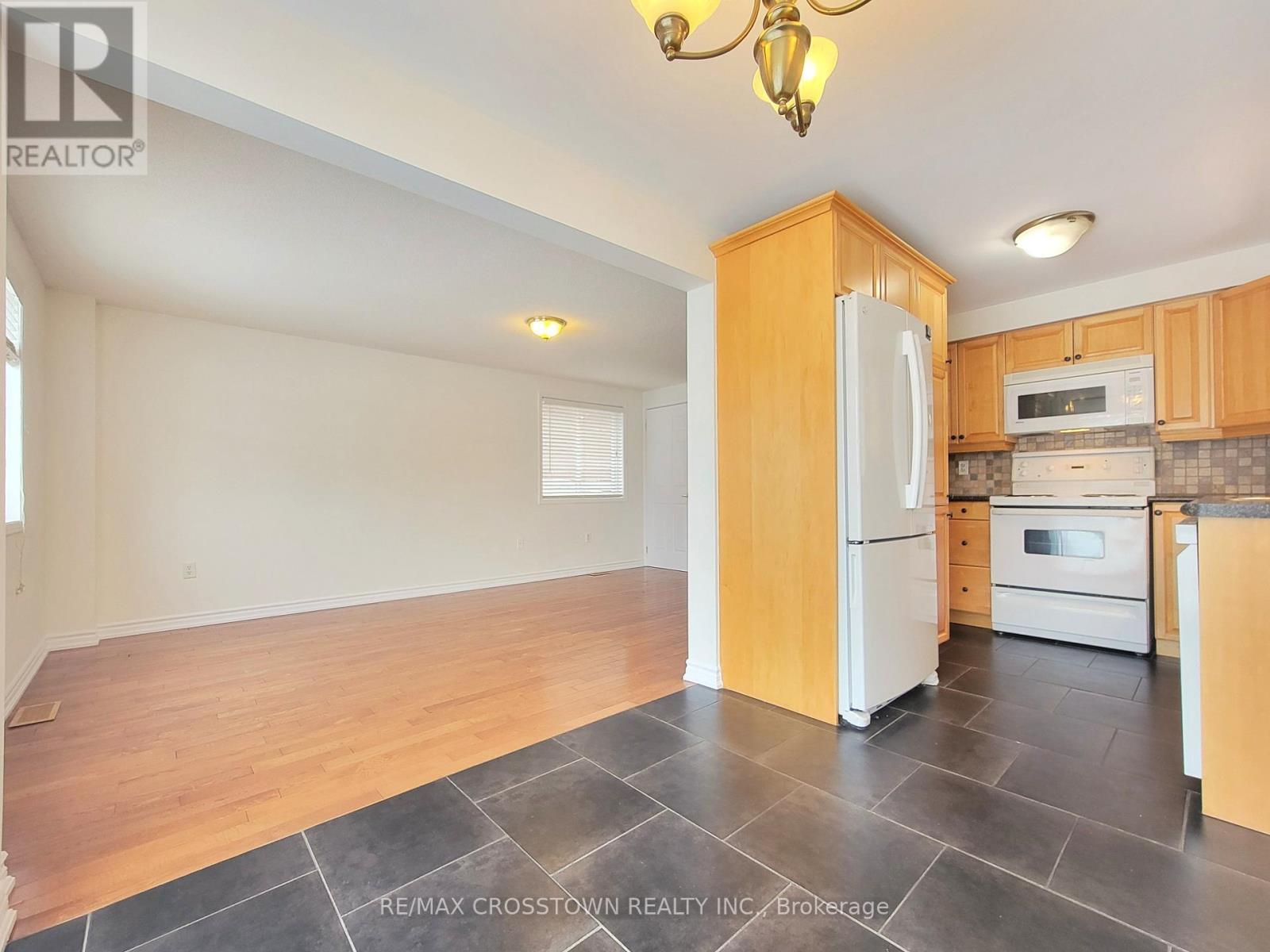 7 Addison Trail, Barrie, ON - Indoor Photo Showing Kitchen
