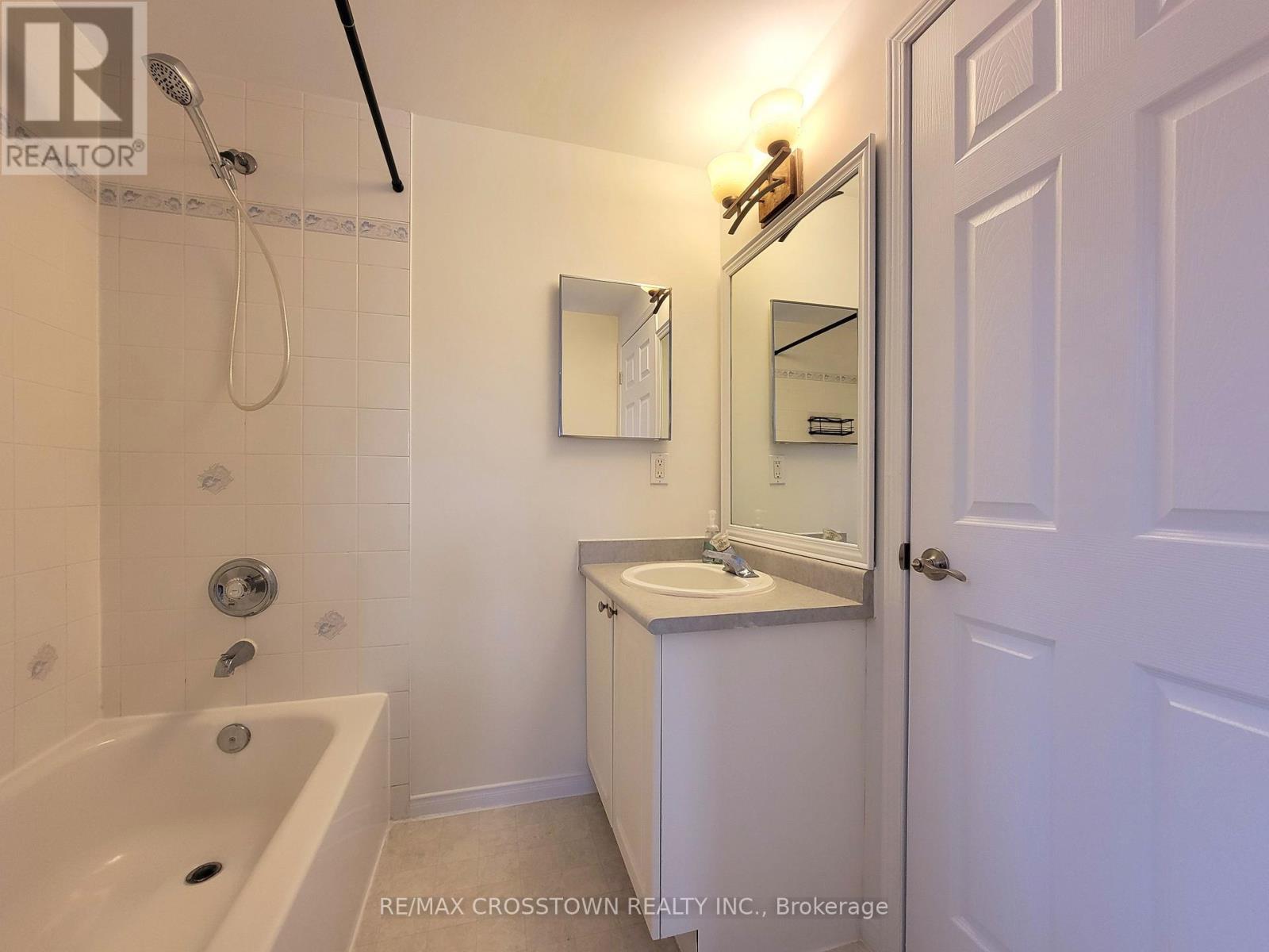 7 Addison Trail, Barrie, ON - Indoor Photo Showing Bathroom