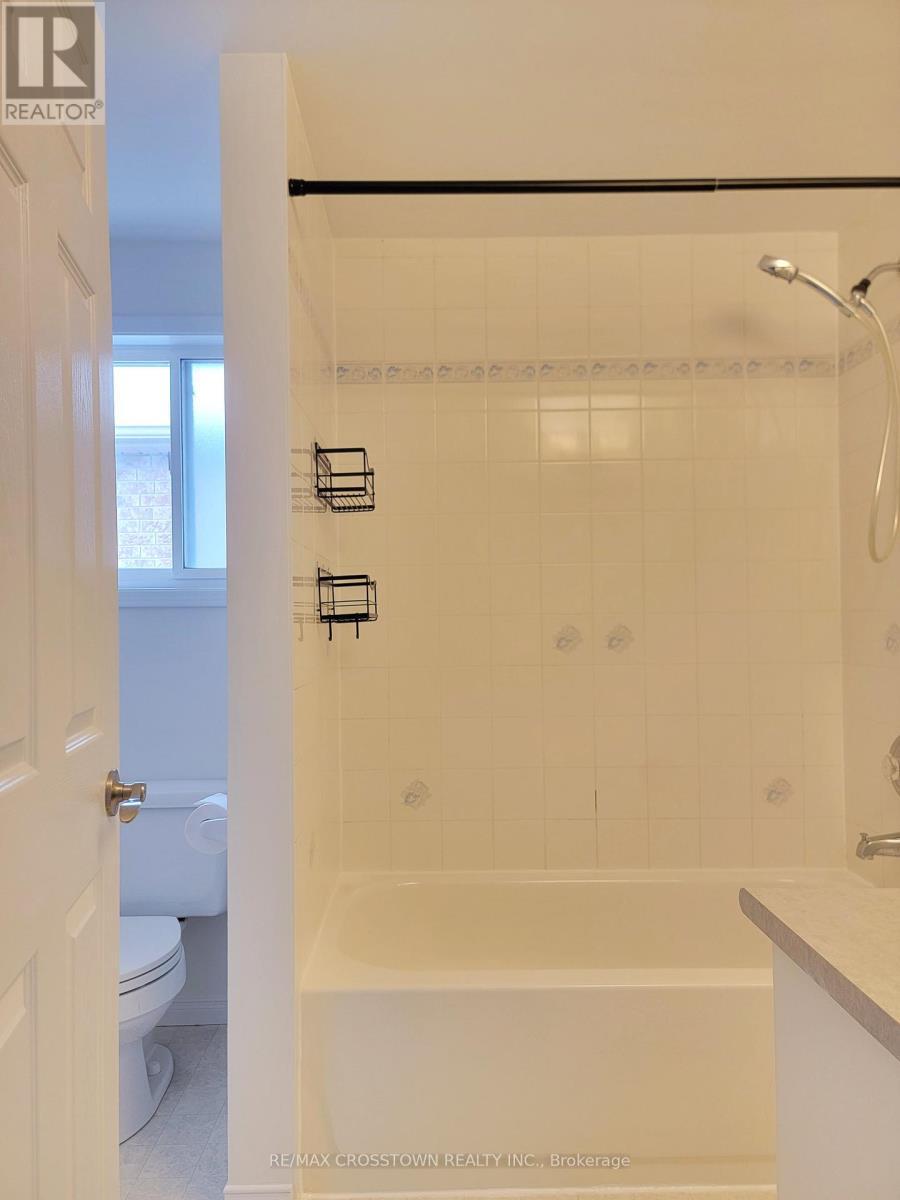 7 Addison Trail, Barrie, ON - Indoor Photo Showing Bathroom