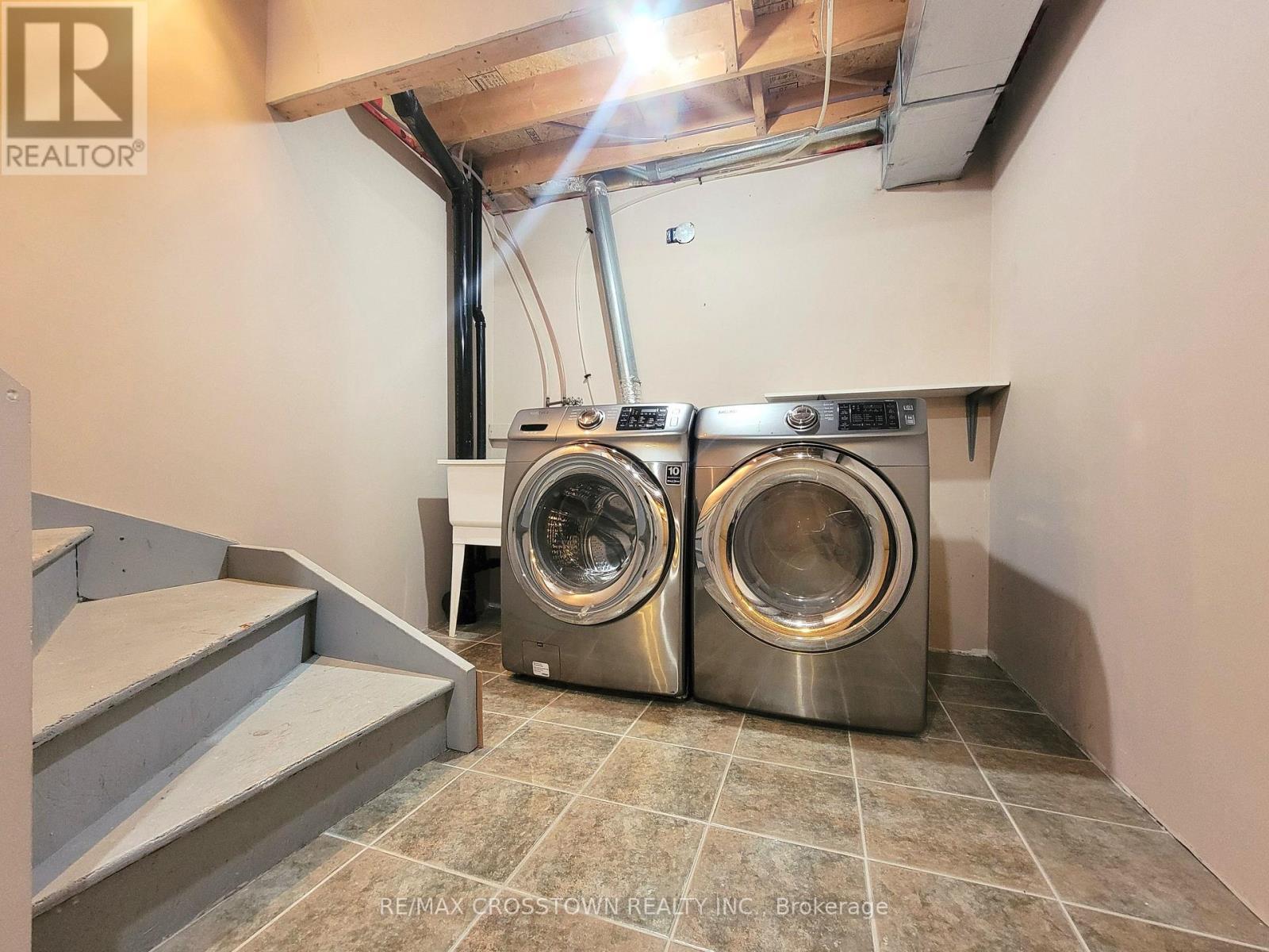 7 Addison Trail, Barrie, ON - Indoor Photo Showing Laundry Room