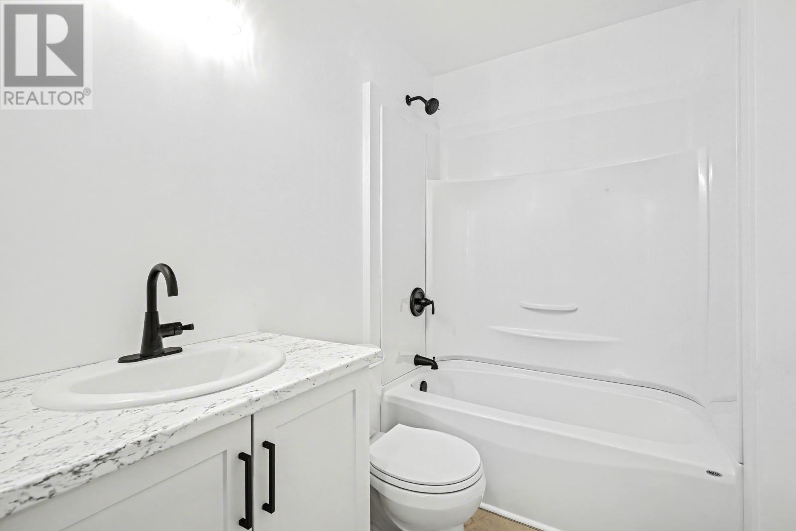 21-23 Cameron Place, Pouch Cove, NL - Indoor Photo Showing Bathroom
