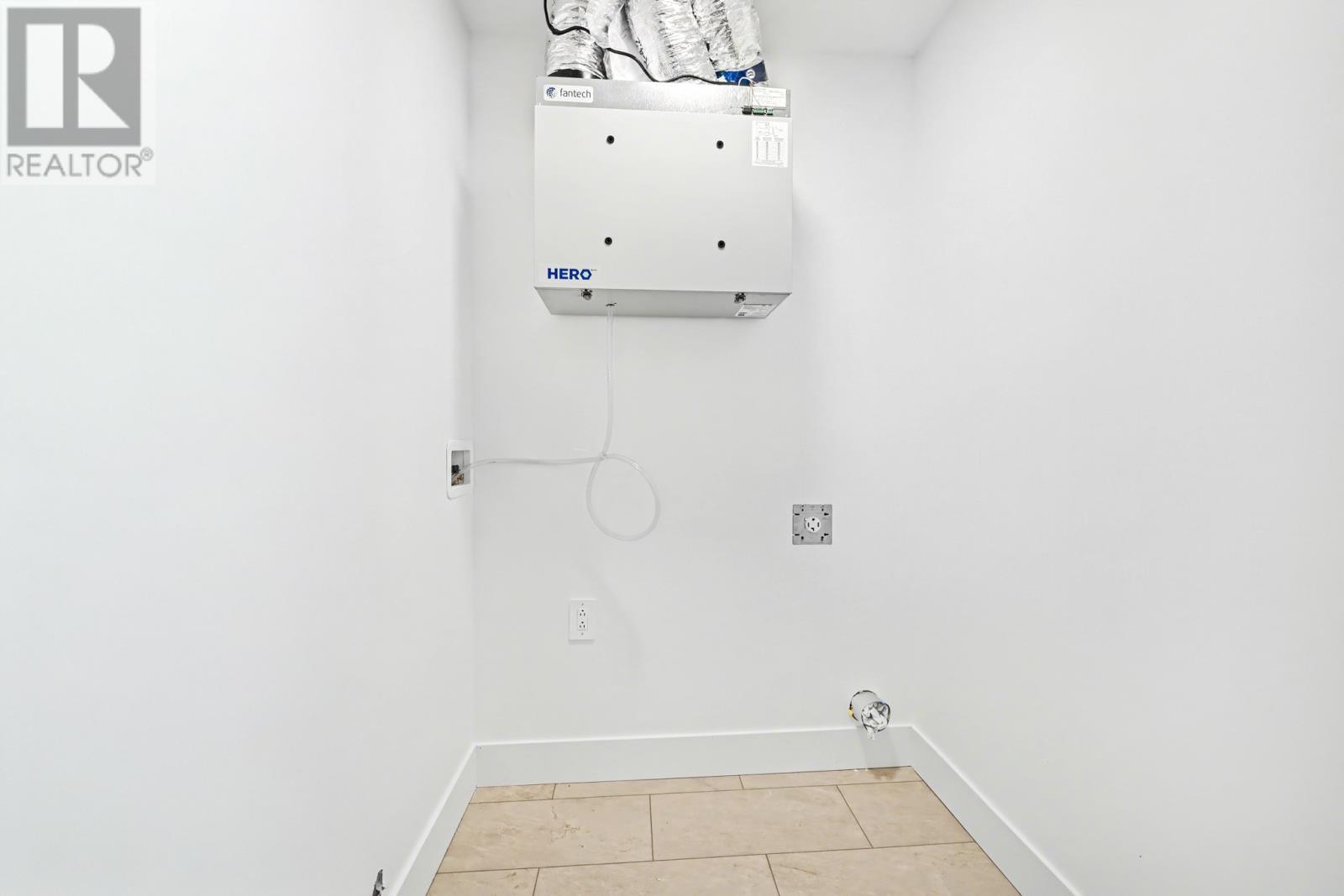 21-23 Cameron Place, Pouch Cove, NL - Indoor Photo Showing Other Room