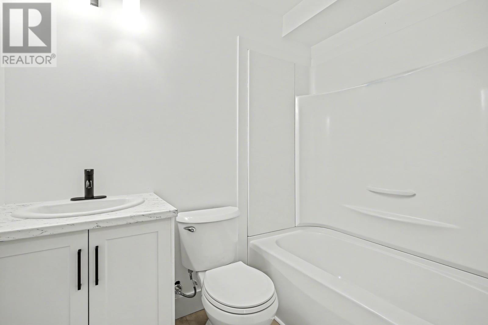 21-23 Cameron Place, Pouch Cove, NL - Indoor Photo Showing Bathroom