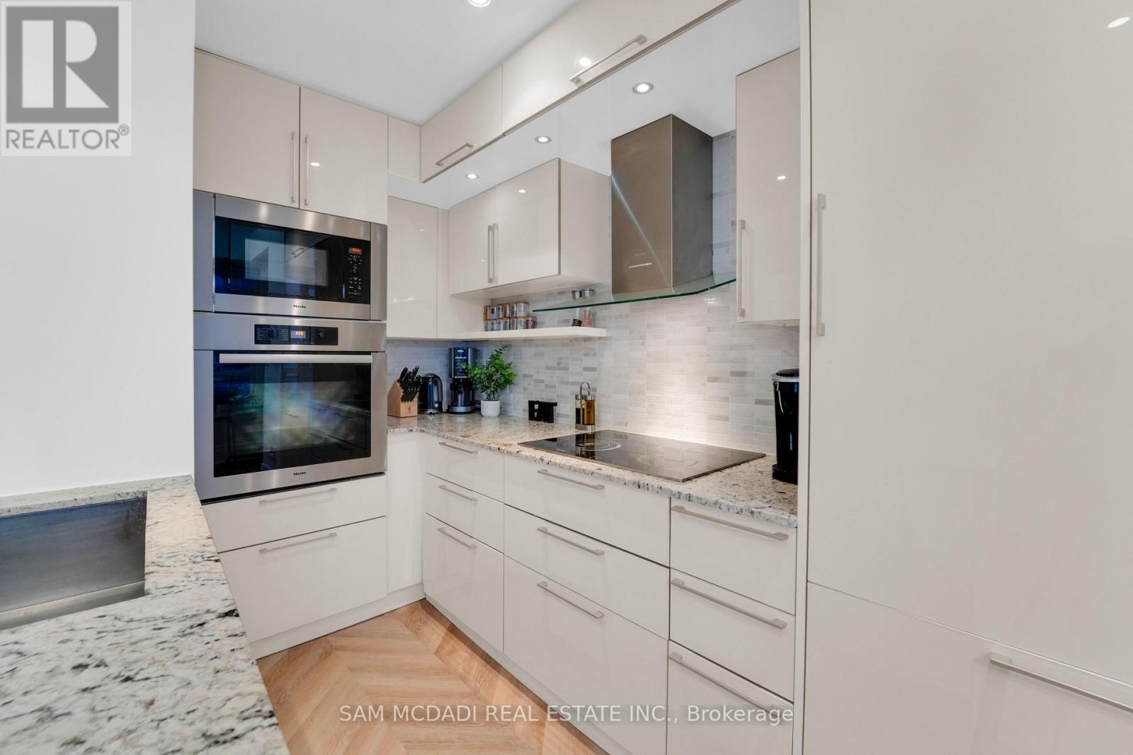 Ph1 - 16 Brookers Lane, Toronto, ON - Indoor Photo Showing Kitchen With Upgraded Kitchen