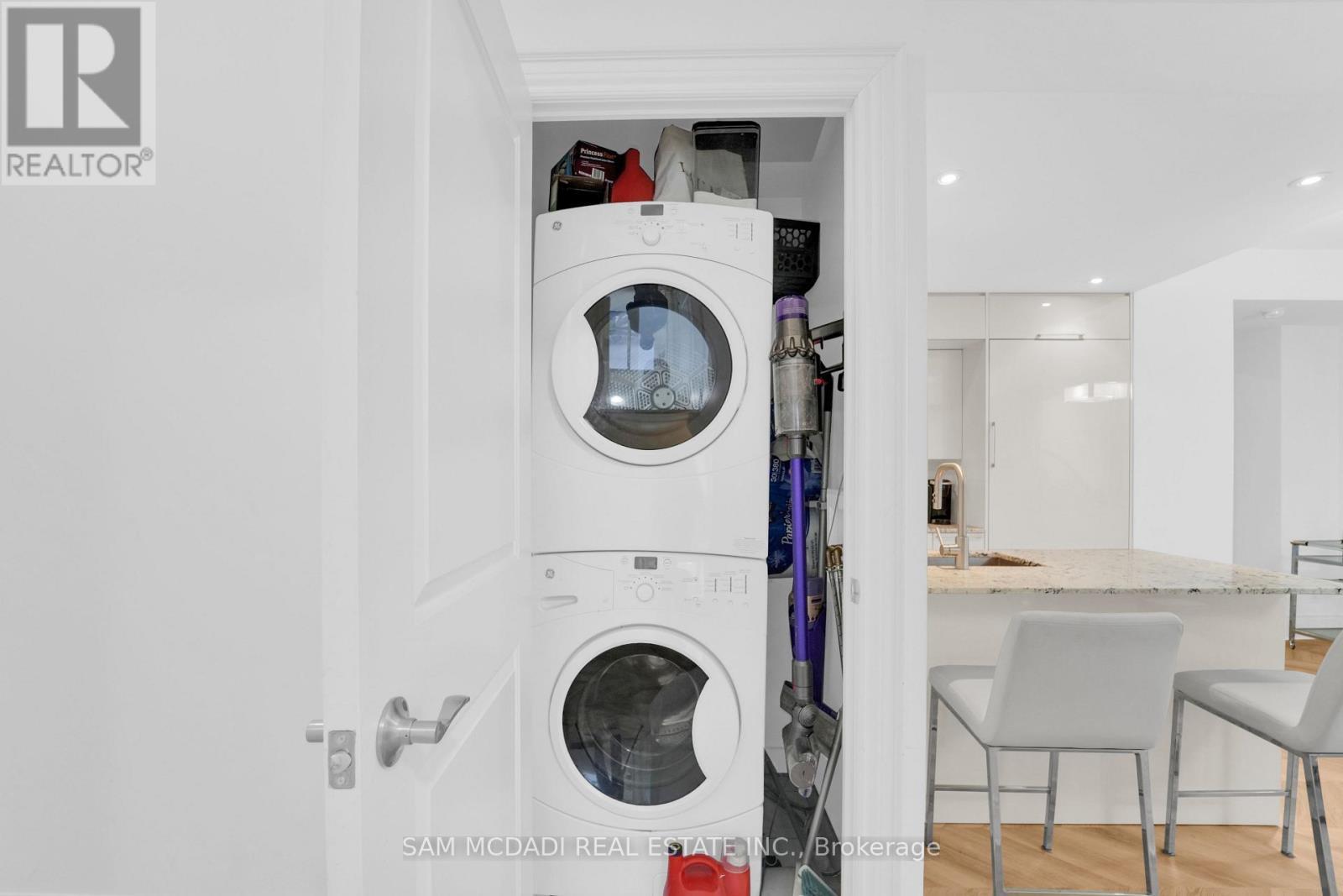Ph1 - 16 Brookers Lane, Toronto, ON - Indoor Photo Showing Laundry Room