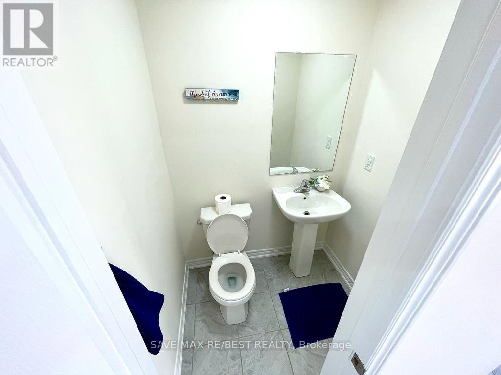 12 Aspen Hill Road, Brampton, ON - Indoor Photo Showing Bathroom