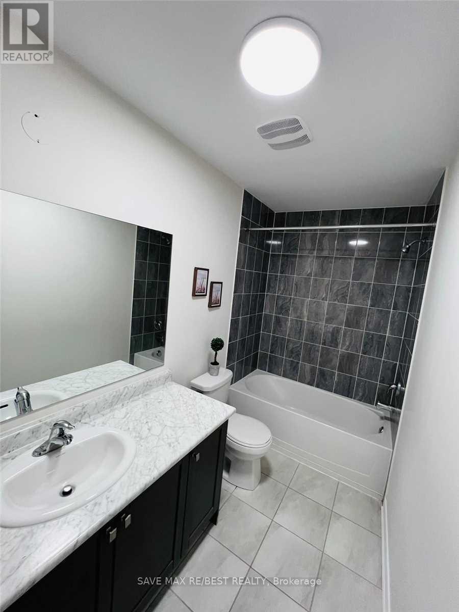 12 Aspen Hill Road, Brampton, ON - Indoor Photo Showing Bathroom