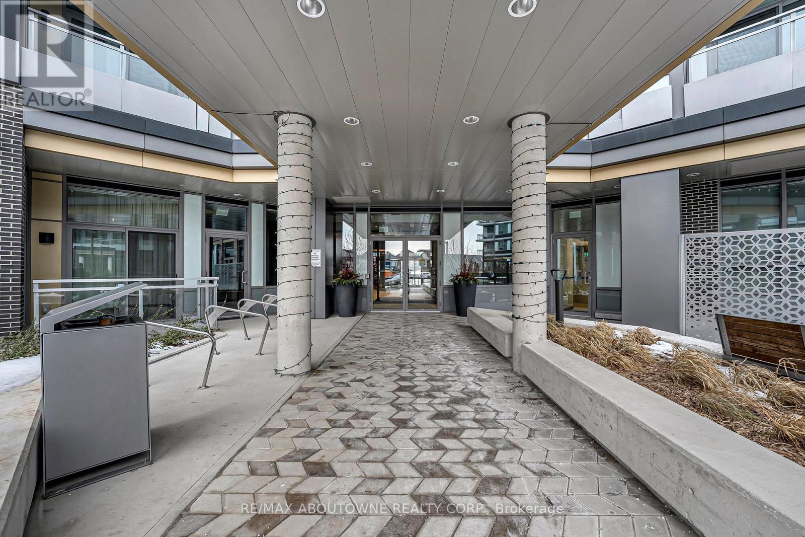 623 - 2501 Saw Whet Boulevard, Oakville, ON - Outdoor