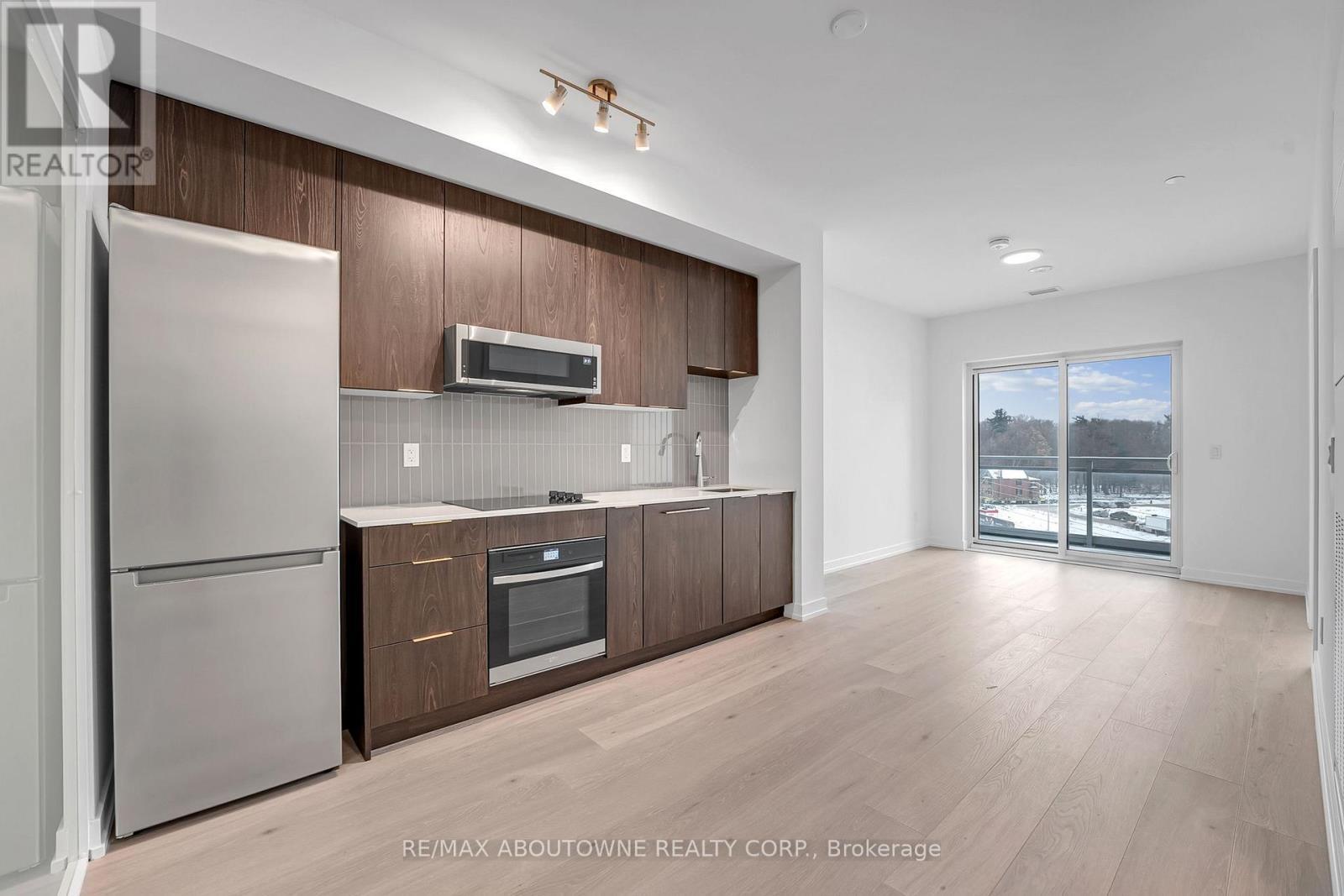 623 - 2501 Saw Whet Boulevard, Oakville, ON - Indoor Photo Showing Kitchen