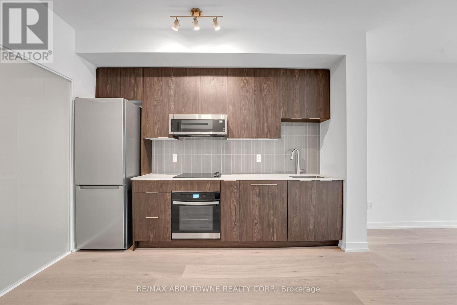 623 - 2501 Saw Whet Boulevard, Oakville, ON - Indoor Photo Showing Kitchen