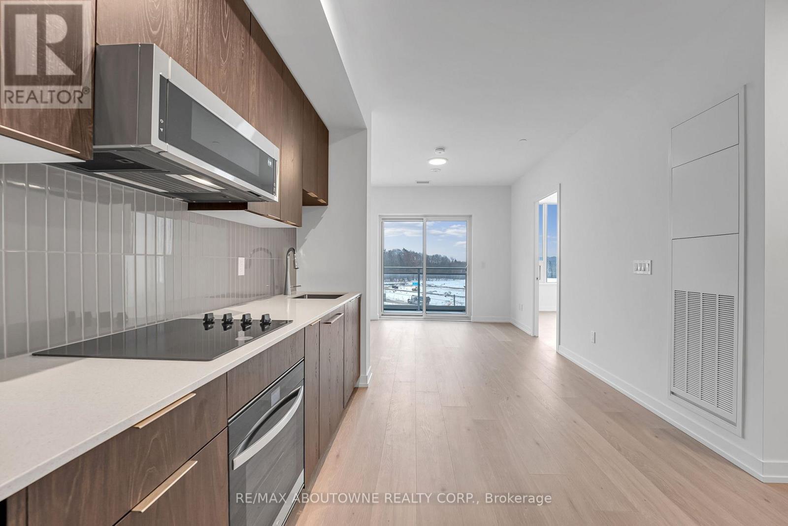 623 - 2501 Saw Whet Boulevard, Oakville, ON - Indoor Photo Showing Kitchen With Upgraded Kitchen