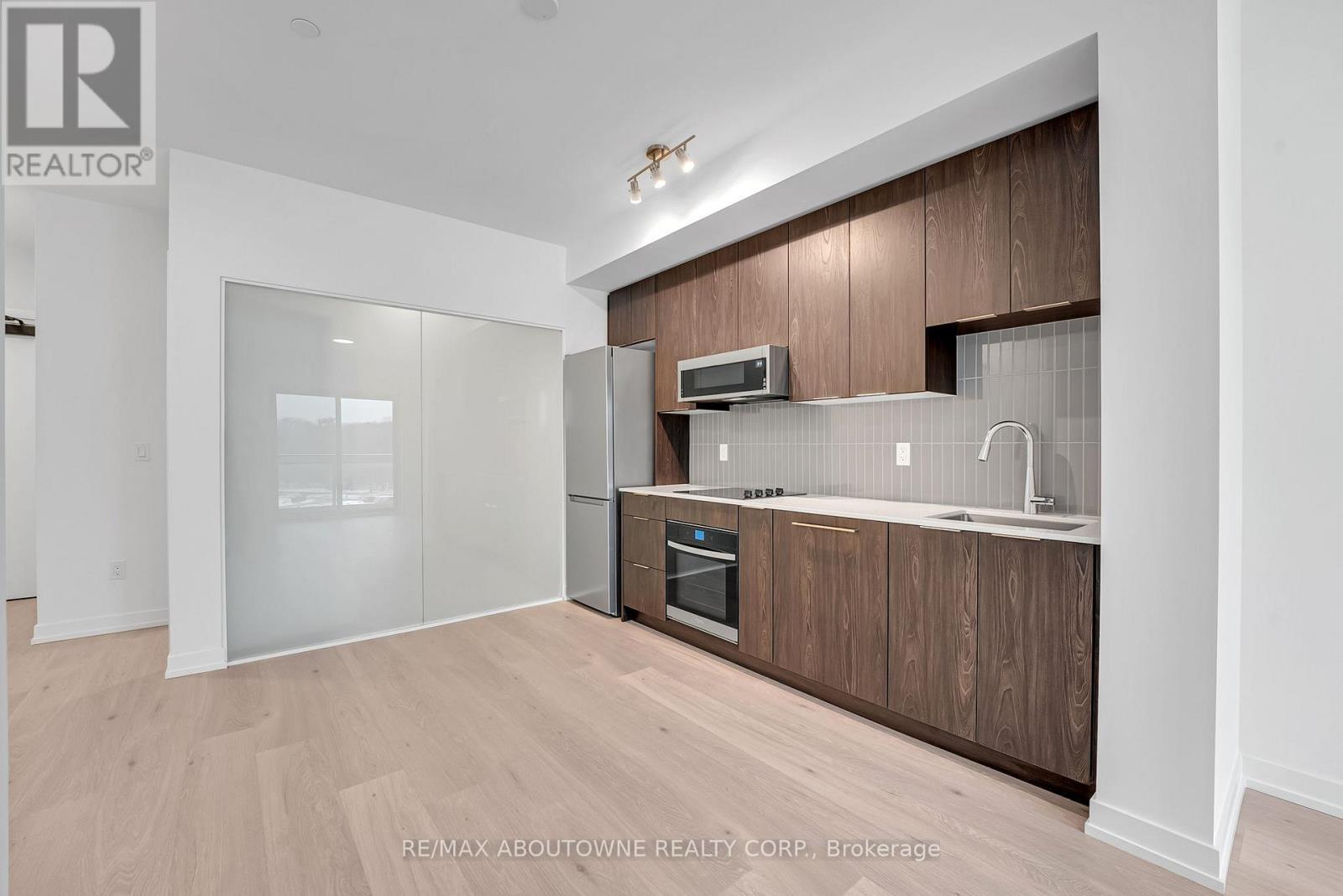 623 - 2501 Saw Whet Boulevard, Oakville, ON - Indoor Photo Showing Kitchen