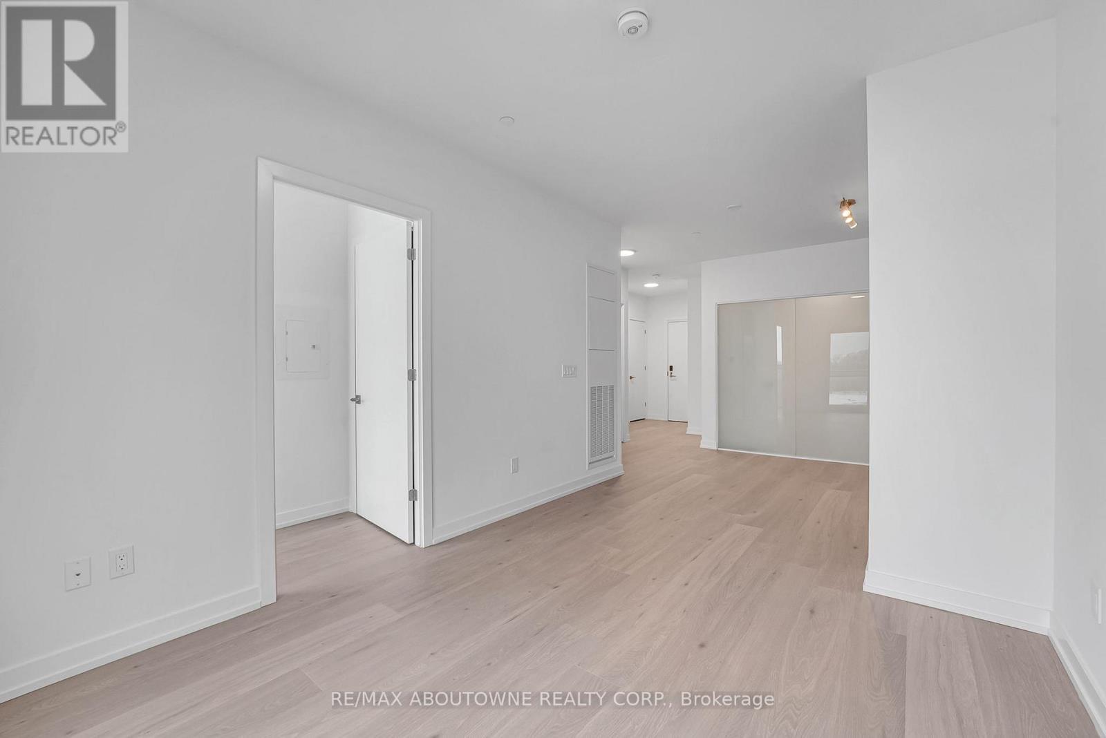 623 - 2501 Saw Whet Boulevard, Oakville, ON - Indoor Photo Showing Other Room