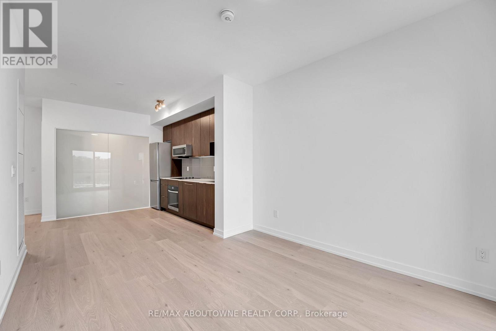 623 - 2501 Saw Whet Boulevard, Oakville, ON - Indoor Photo Showing Kitchen