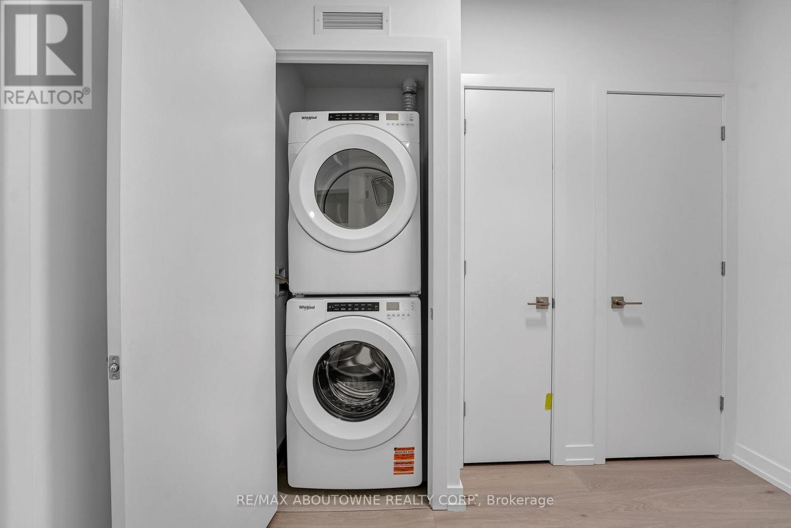 623 - 2501 Saw Whet Boulevard, Oakville, ON - Indoor Photo Showing Laundry Room