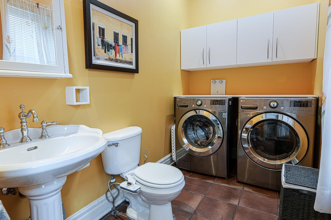Salle d'eau - 25 Rue Charlotte-Leduc, La Prairie, QC - Indoor Photo Showing Laundry Room