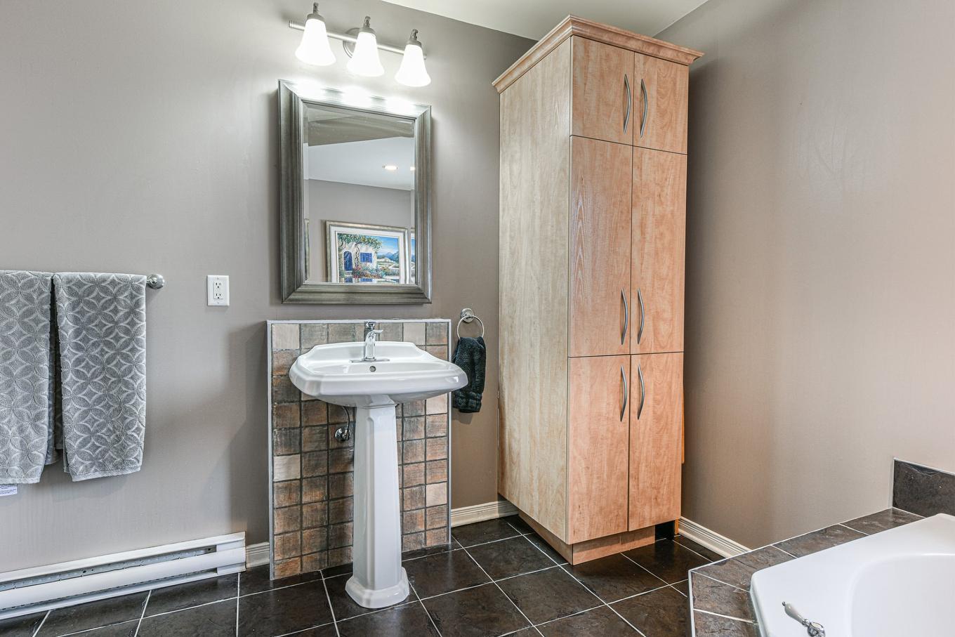 Salle de bains - 25 Rue Charlotte-Leduc, La Prairie, QC - Indoor Photo Showing Bathroom