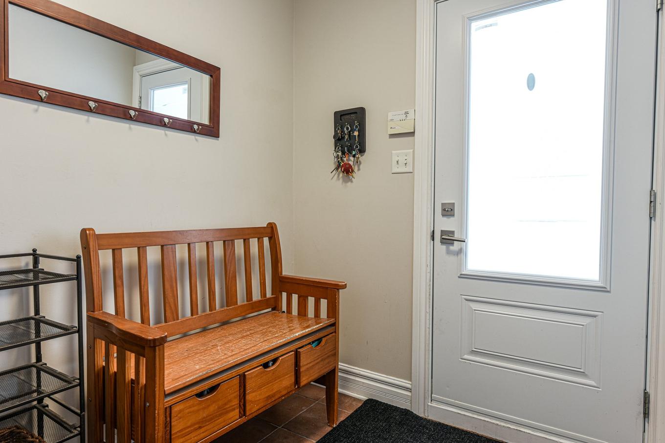 Hall d'entrée/Vestibule - 25 Rue Charlotte-Leduc, La Prairie, QC - Indoor Photo Showing Other Room