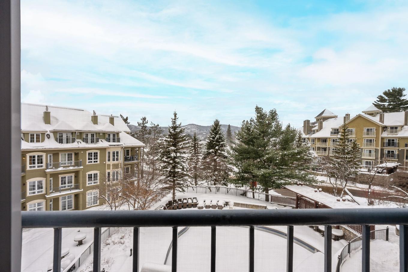 Vue - 320-151 Ch. Du Curé-Deslauriers, Mont-Tremblant, QC - Outdoor With Balcony