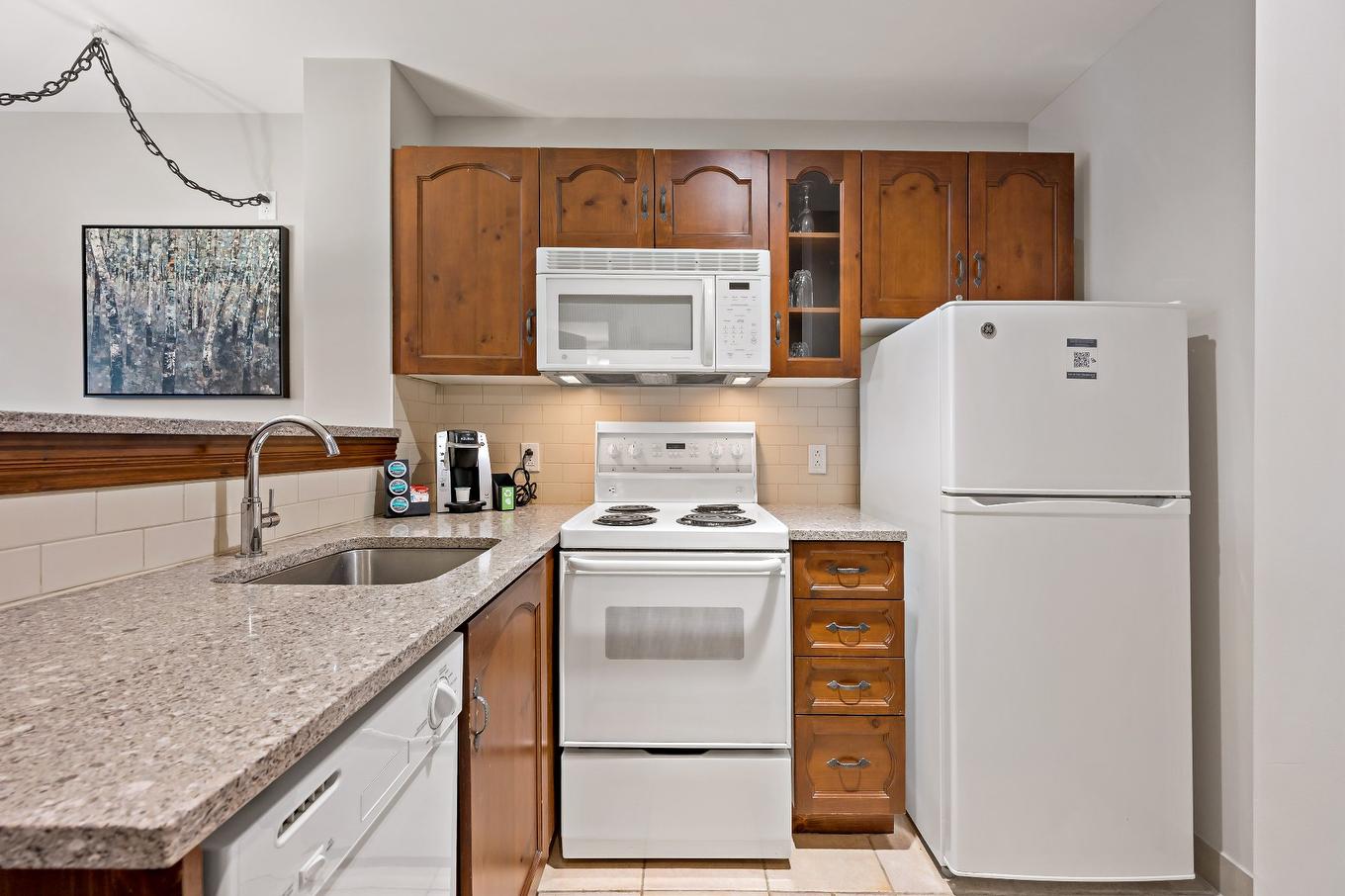 Cuisine - 320-151 Ch. Du Curé-Deslauriers, Mont-Tremblant, QC - Indoor Photo Showing Kitchen