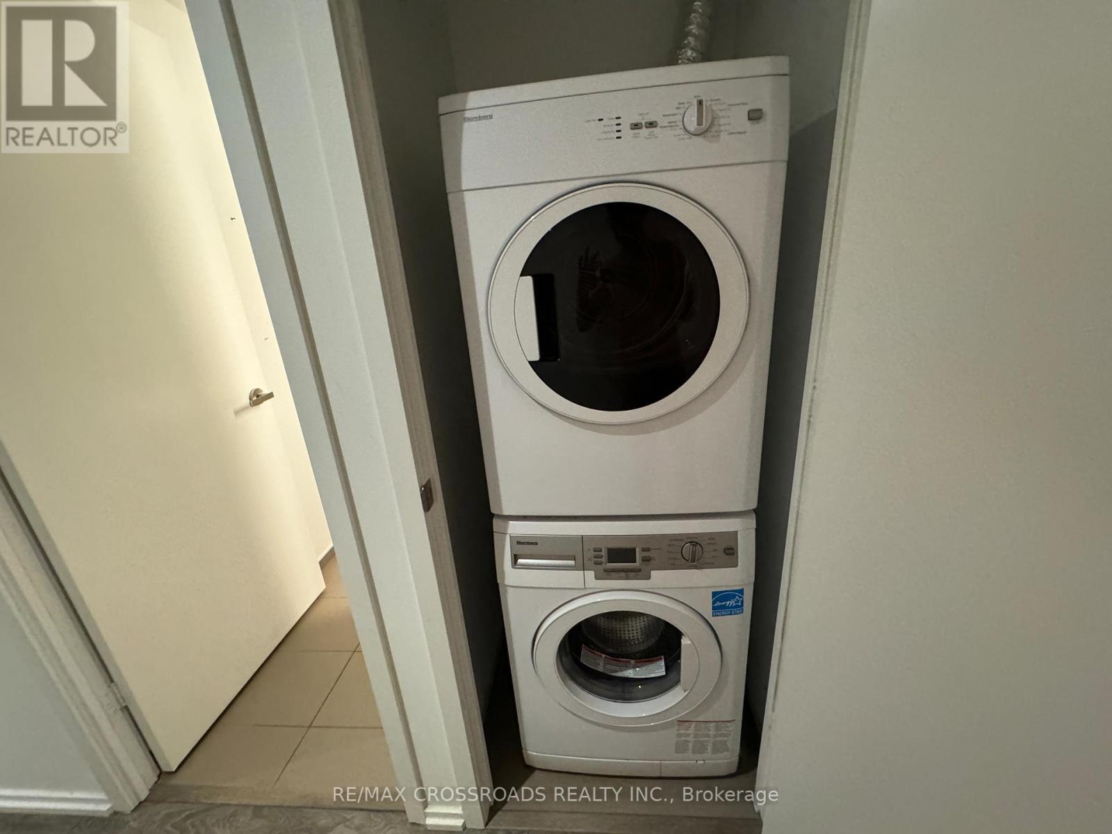 501 - 45 Charles Street E, Toronto, ON - Indoor Photo Showing Laundry Room