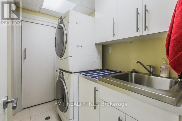 Th3 - 28 Admiral Road, Toronto, ON - Indoor Photo Showing Laundry Room