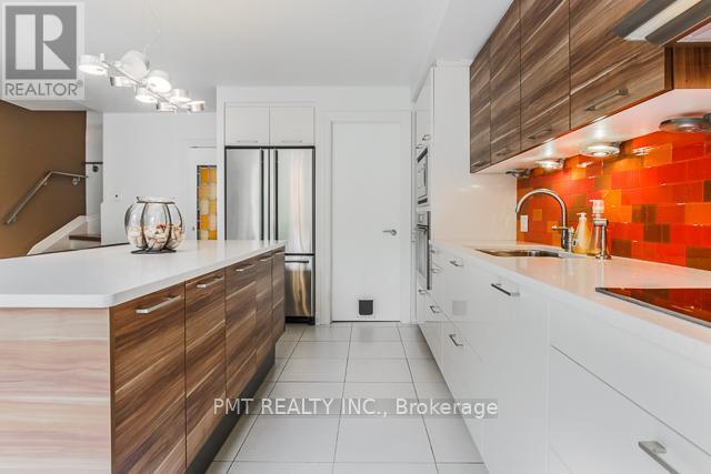 Th3 - 28 Admiral Road, Toronto, ON - Indoor Photo Showing Kitchen With Upgraded Kitchen
