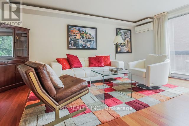 Th3 - 28 Admiral Road, Toronto, ON - Indoor Photo Showing Living Room