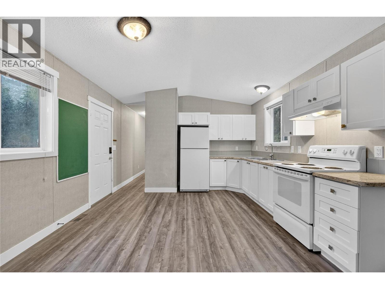 3277 Loschinski Road, Revelstoke, BC