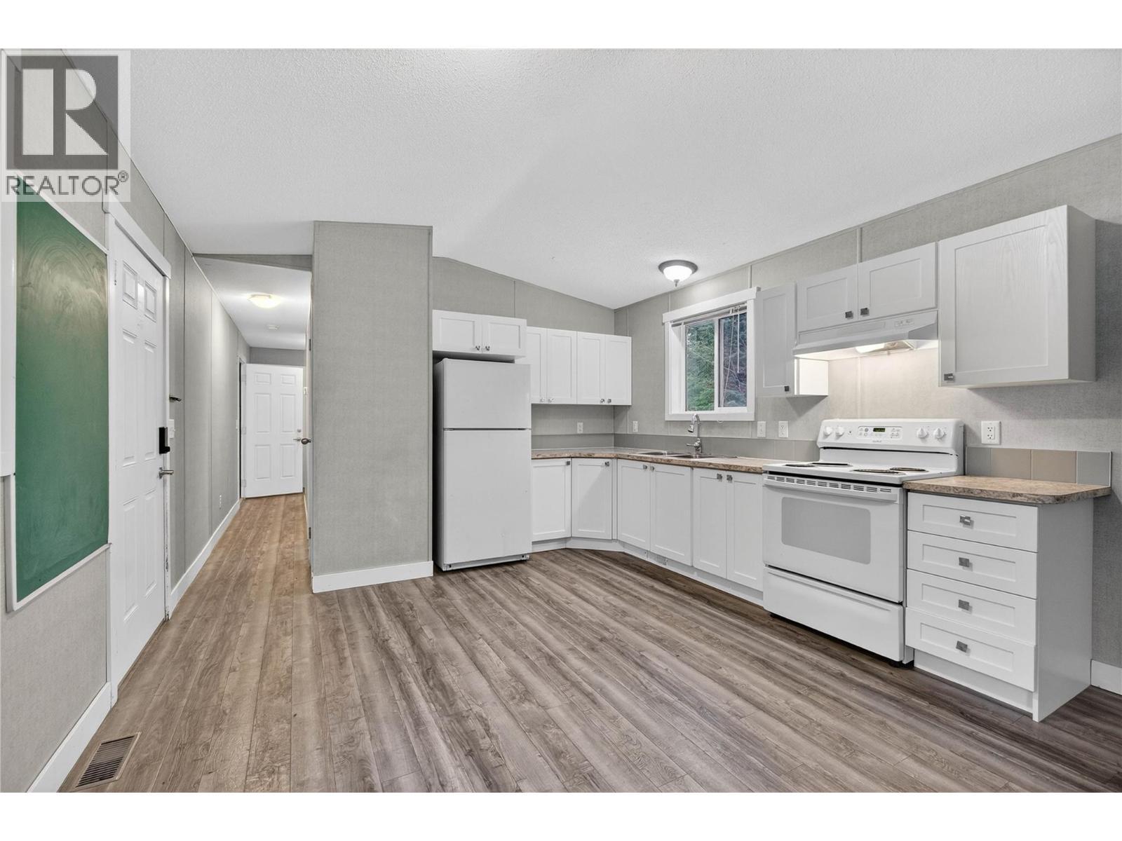 3277 Loschinski Road, Revelstoke, BC