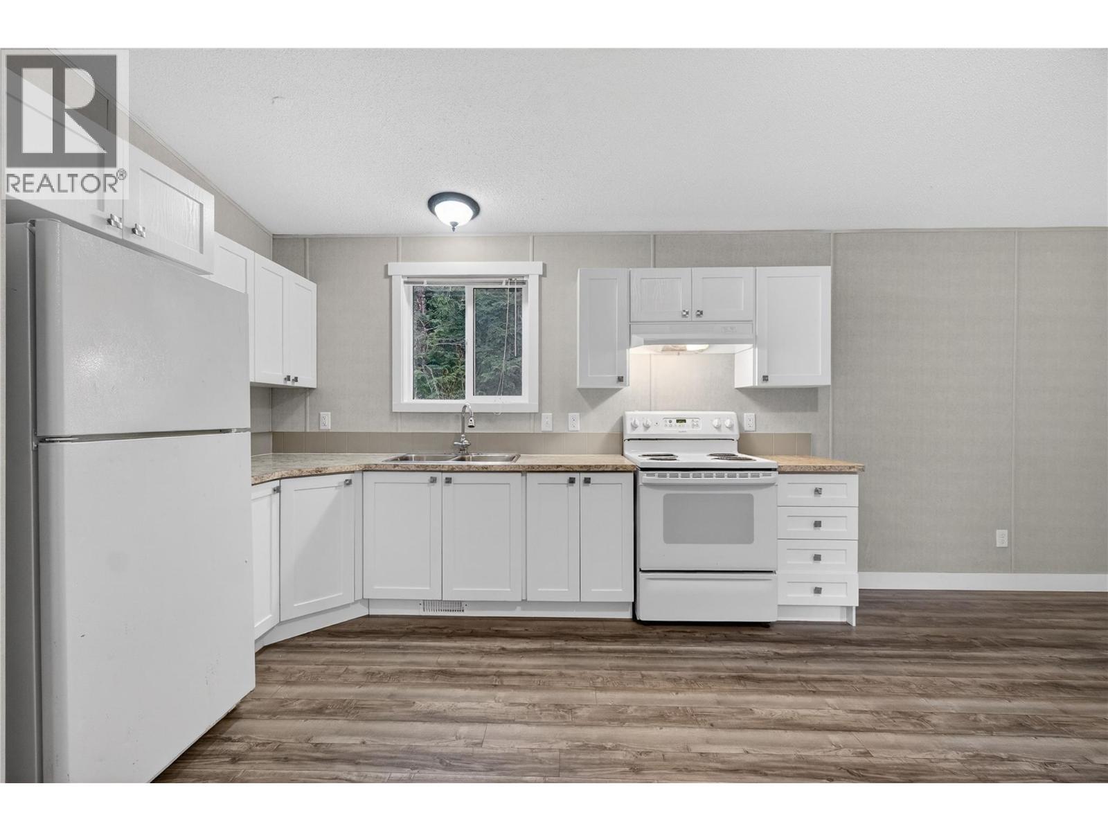 3277 Loschinski Road, Revelstoke, BC