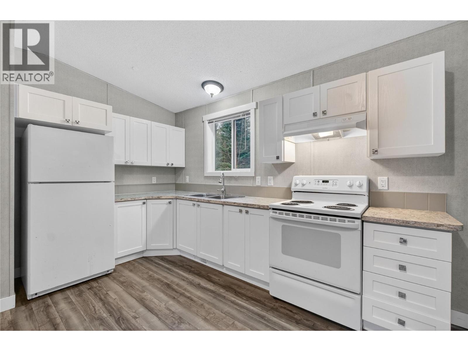 3277 Loschinski Road, Revelstoke, BC