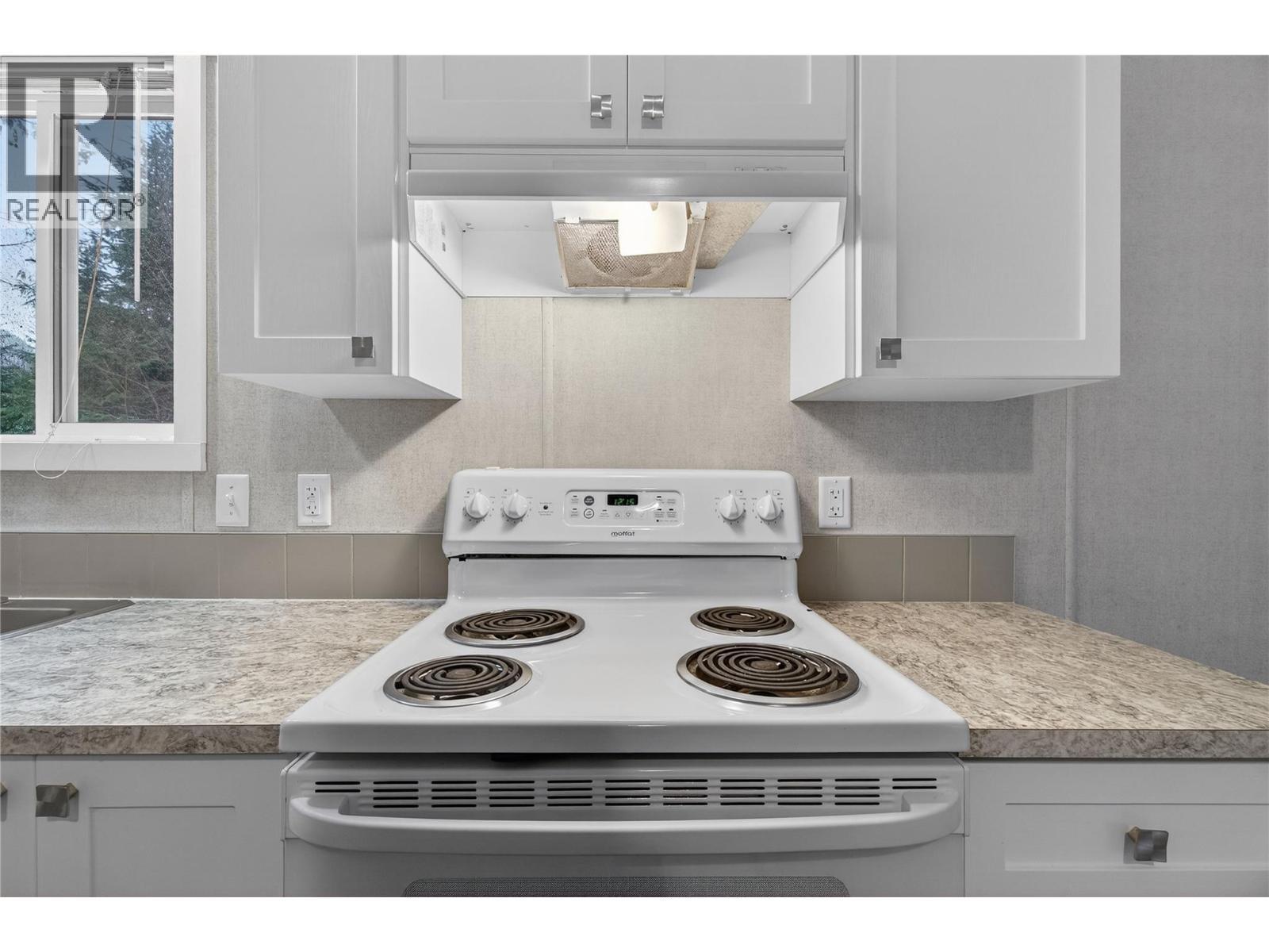 3277 Loschinski Road, Revelstoke, BC