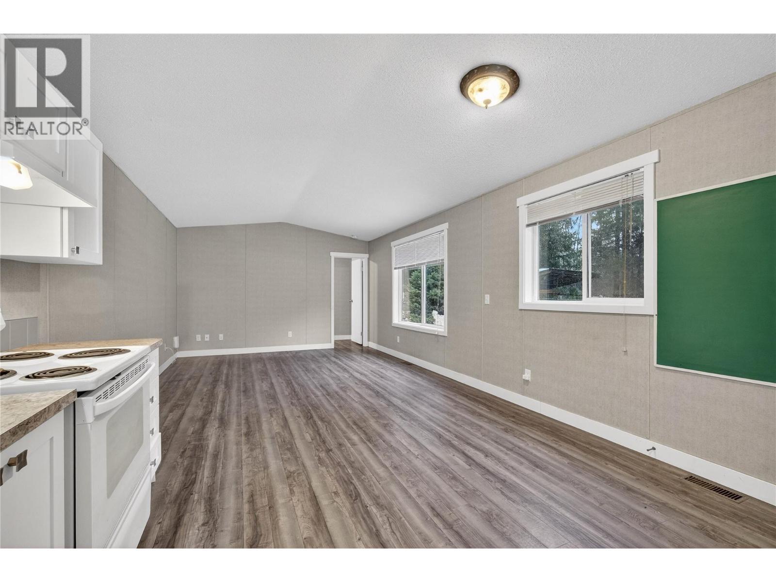 3277 Loschinski Road, Revelstoke, BC