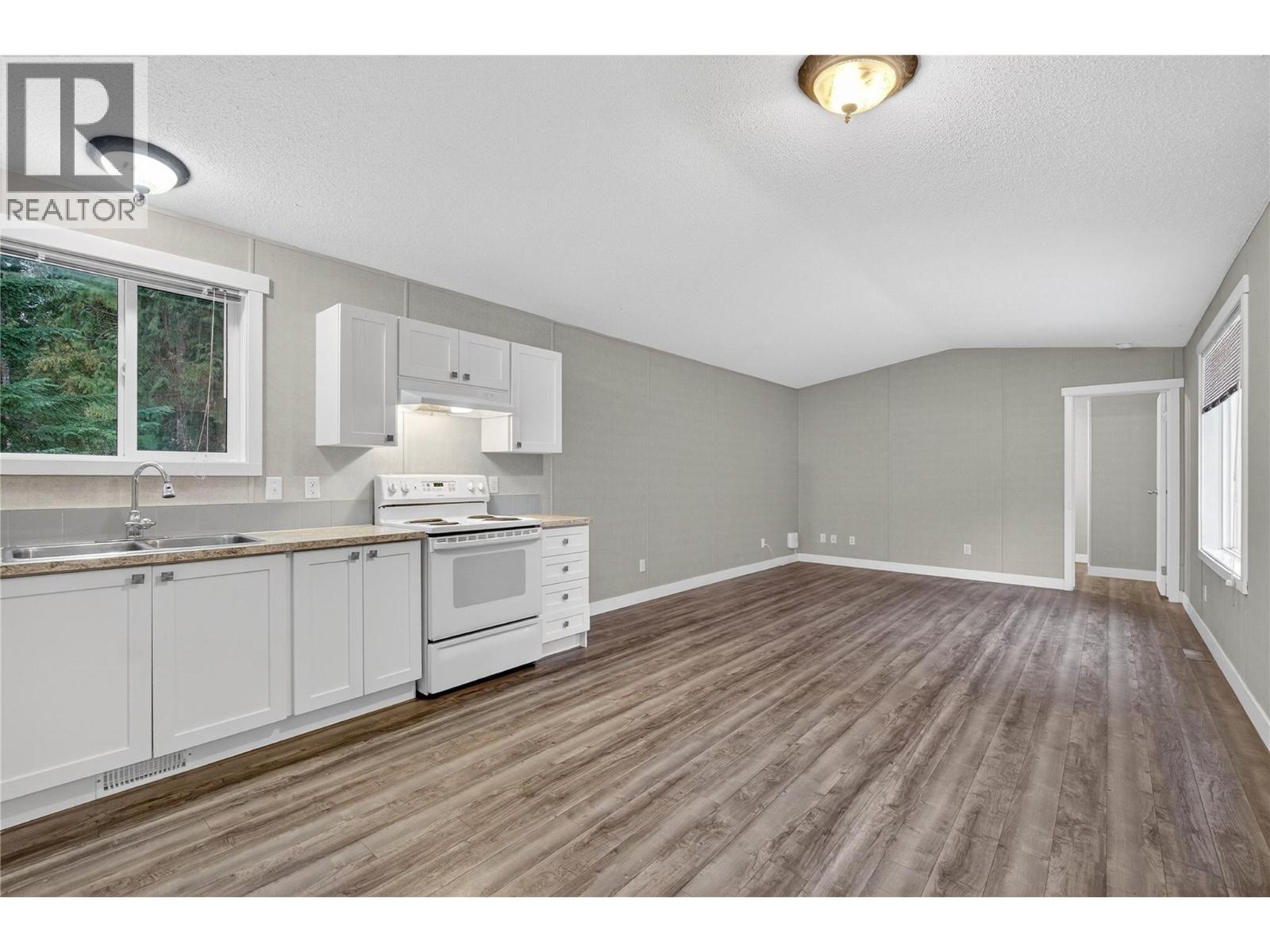 3277 Loschinski Road, Revelstoke, BC