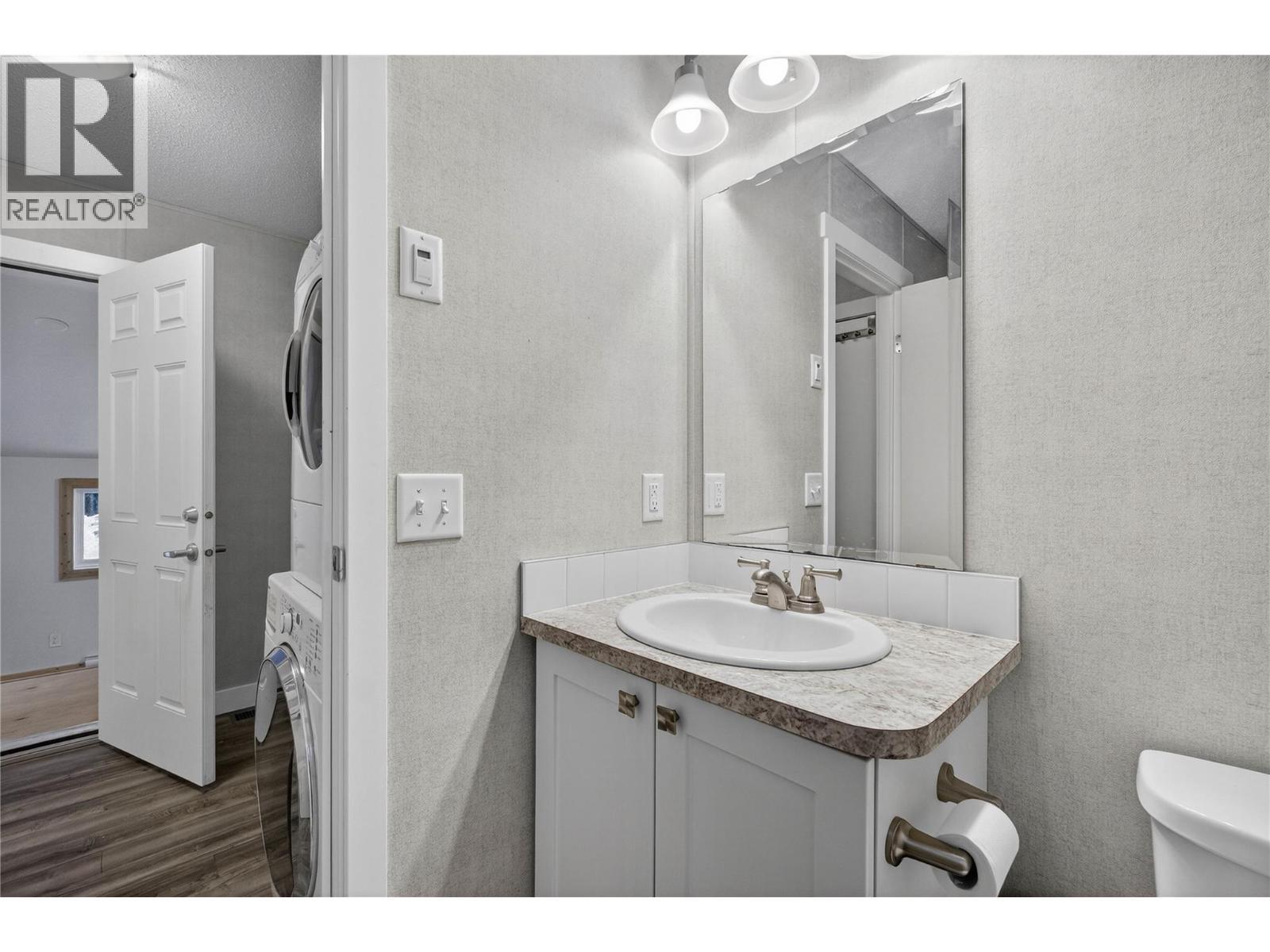 3277 Loschinski Road, Revelstoke, BC