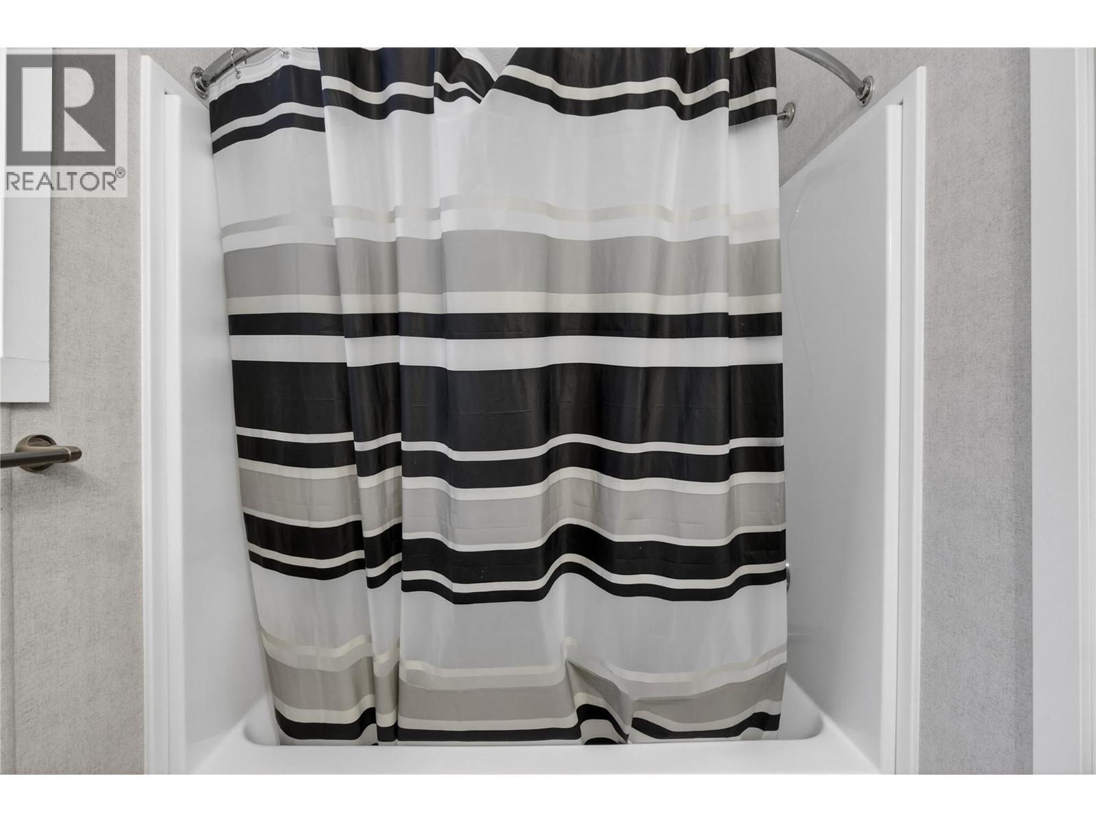 3277 Loschinski Road, Revelstoke, BC