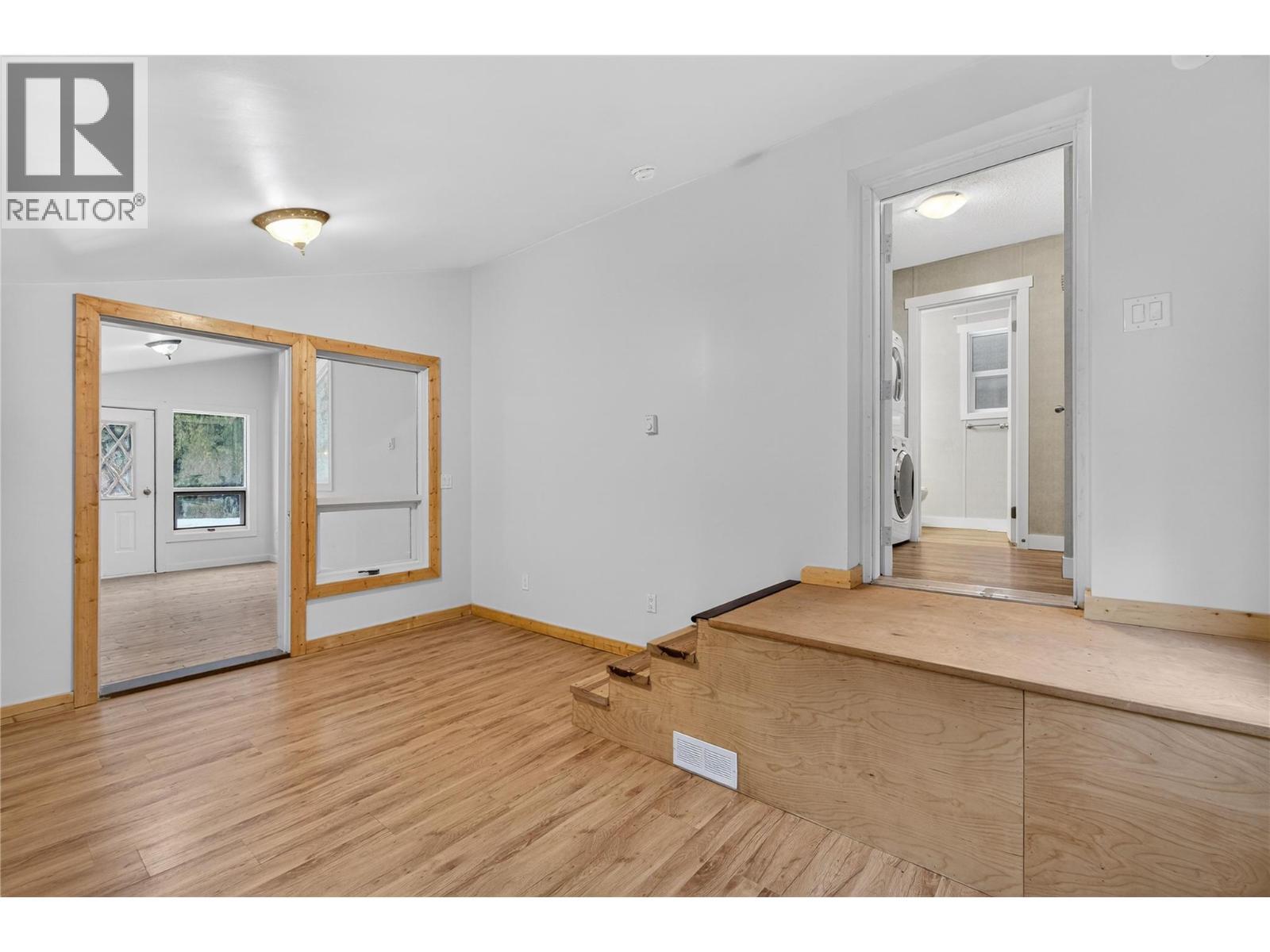 3277 Loschinski Road, Revelstoke, BC