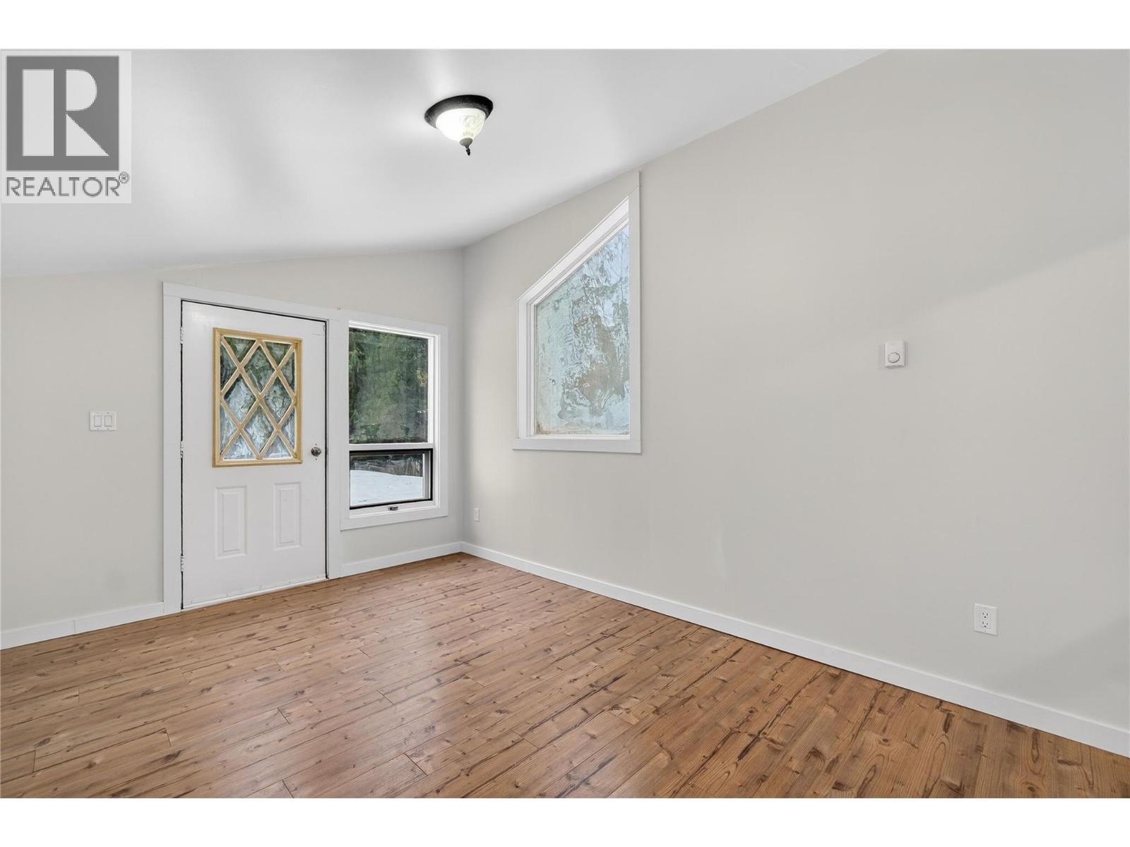 3277 Loschinski Road, Revelstoke, BC