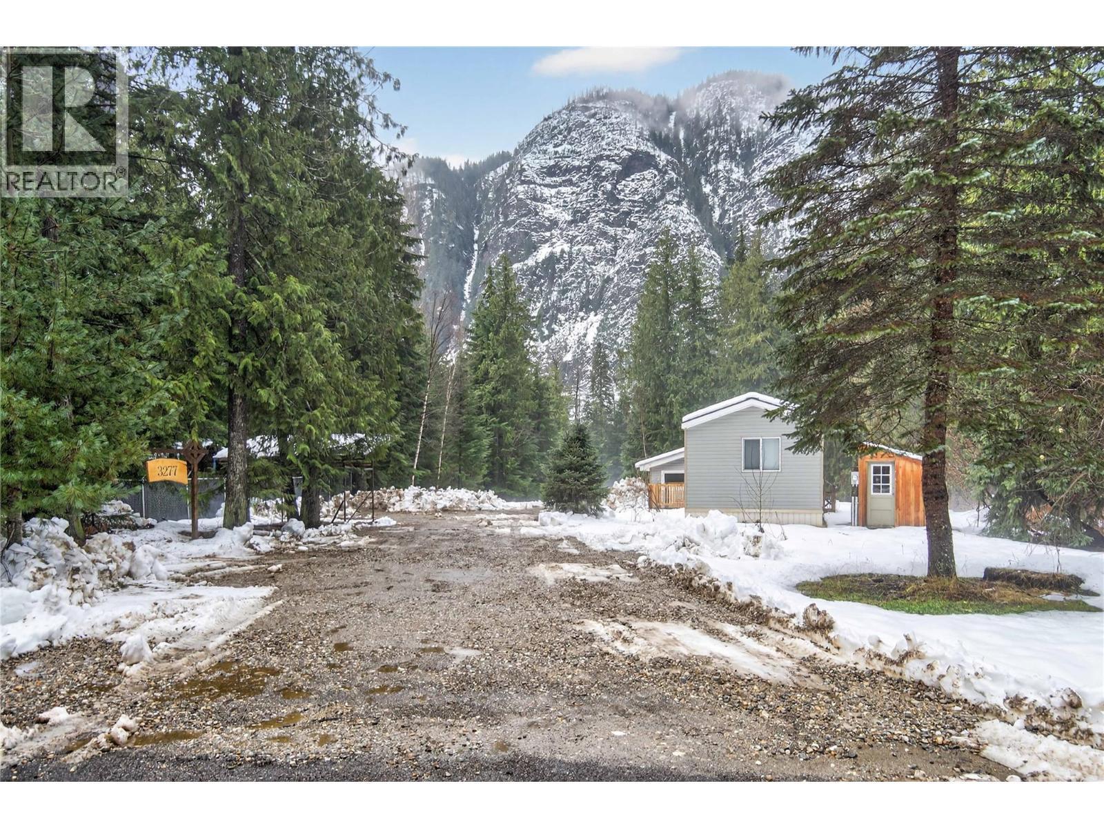 3277 Loschinski Road, Revelstoke, BC