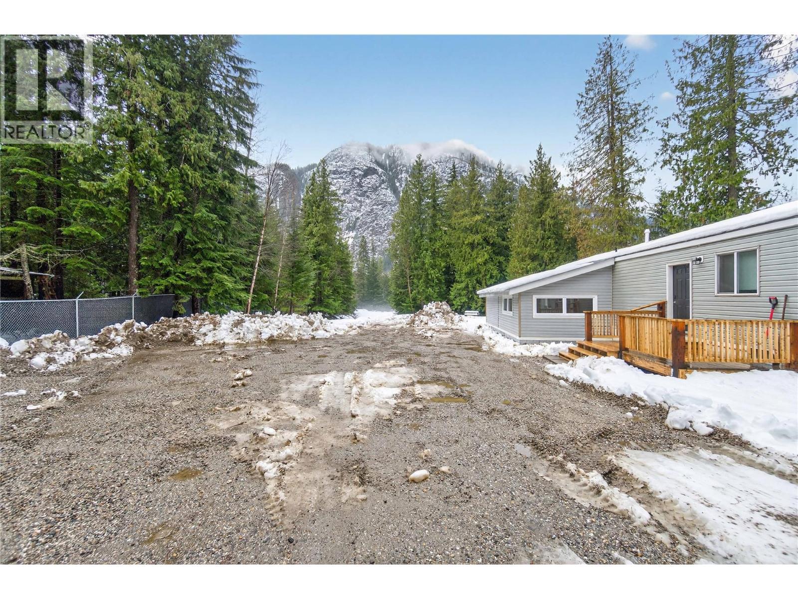 3277 Loschinski Road, Revelstoke, BC