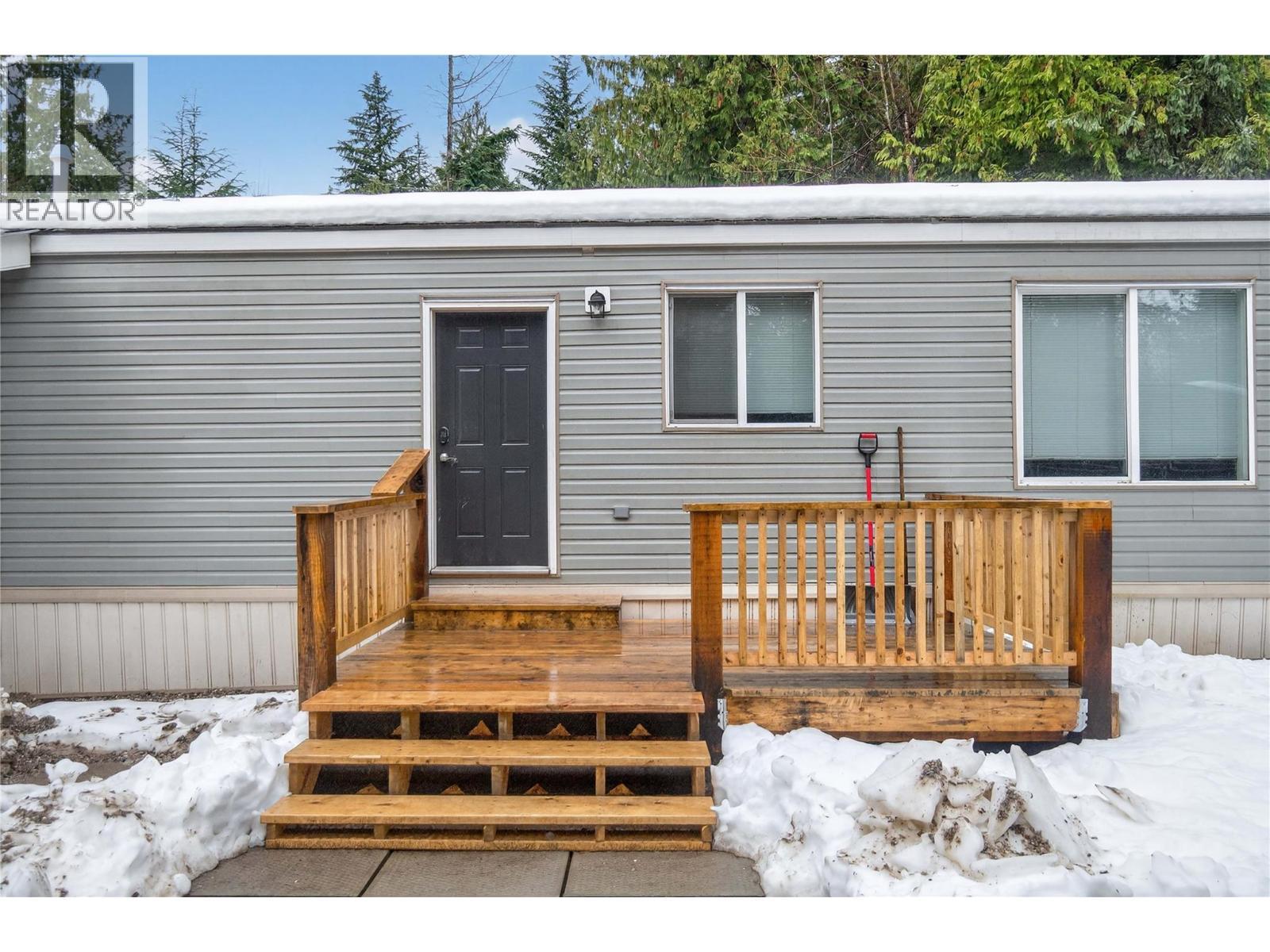 3277 Loschinski Road, Revelstoke, BC