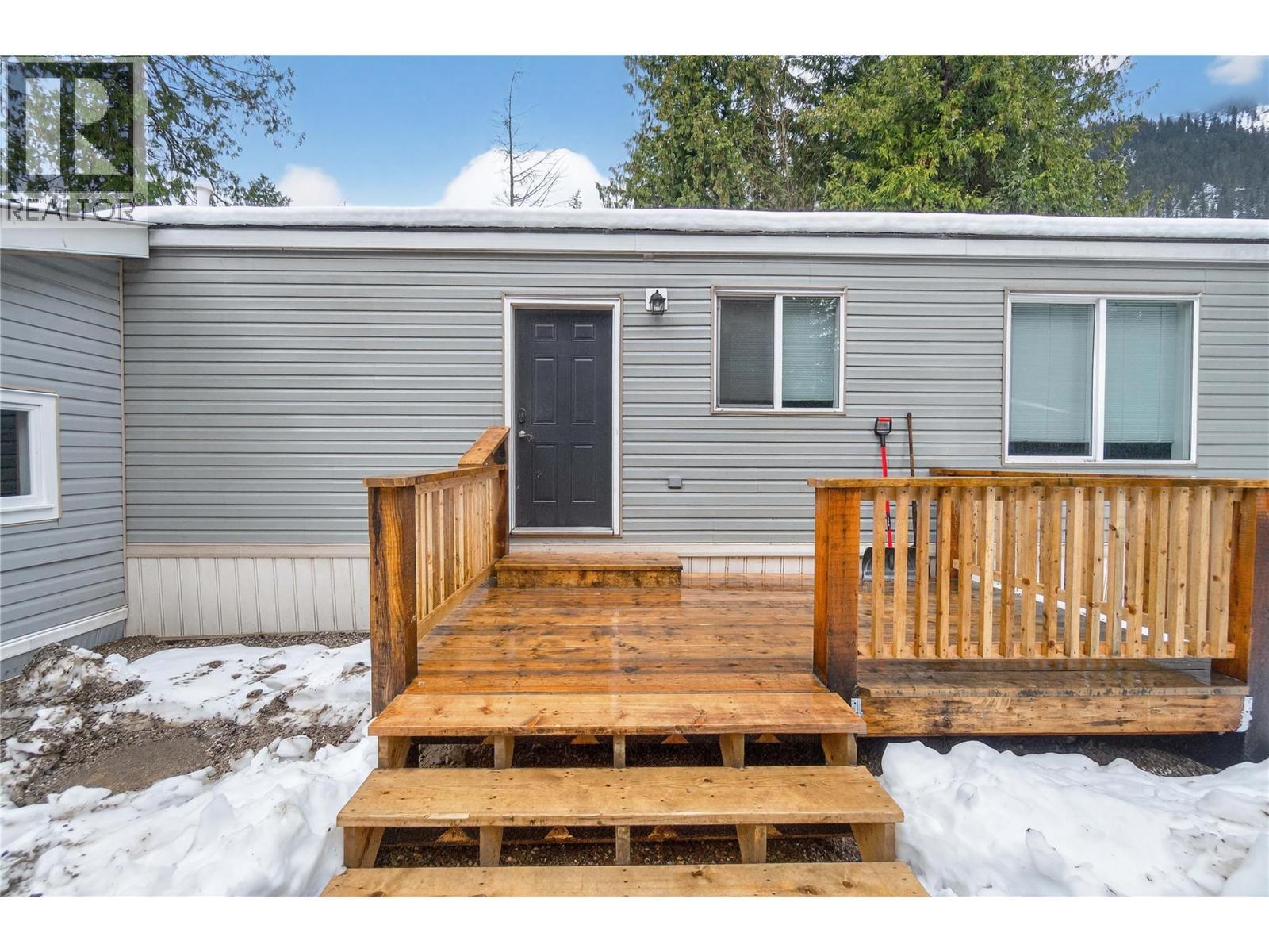 3277 Loschinski Road, Revelstoke, BC