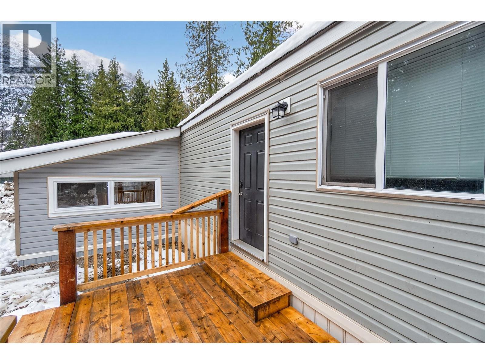 3277 Loschinski Road, Revelstoke, BC