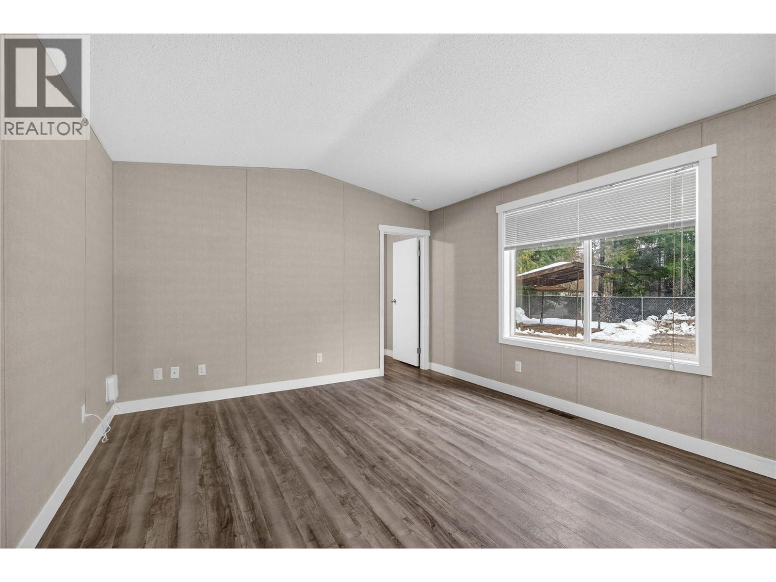 3277 Loschinski Road, Revelstoke, BC