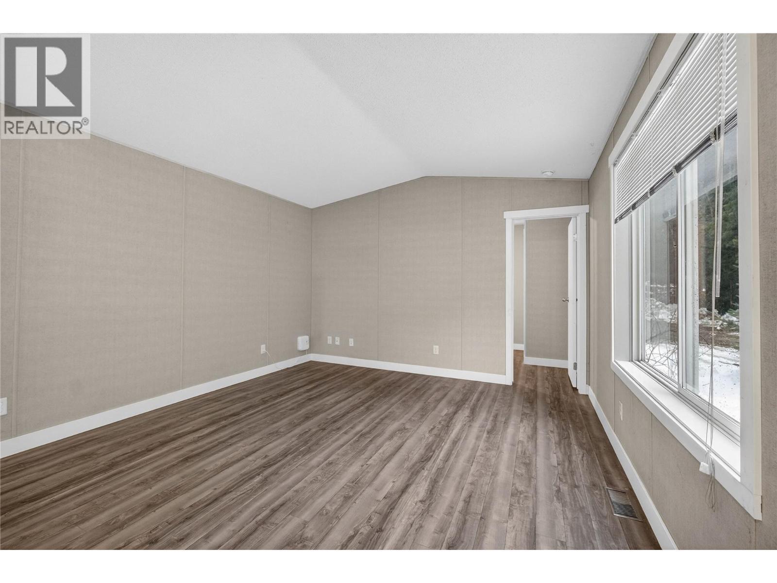 3277 Loschinski Road, Revelstoke, BC